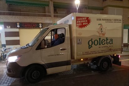 Con la sonrisa cada día de puerta en puerta.