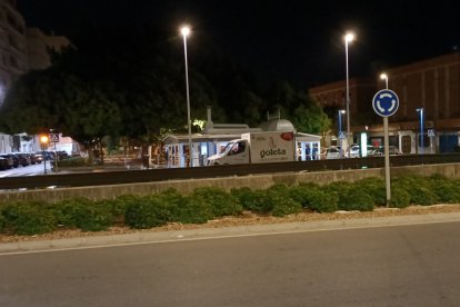 Aparcado a la puerta del Kiosko Luis Marín.