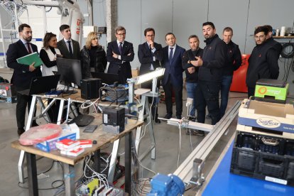 El consejero de Industria de la Junta y el alcalde durante su visita a empresas de El Ejido.