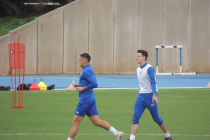 Junto a Kaiky Fernandez, al que se le complica tener minutos.