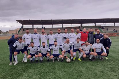 El Aguadulce levanta la copa de Segunda División.