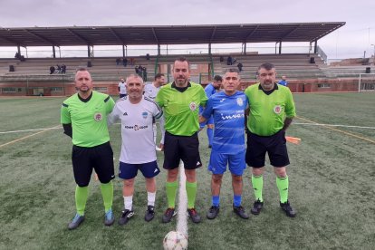 Colegiados y capitanes deSegunda División.