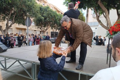 Tortas de aceite para la subasta y la rifa.