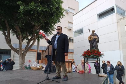 Alfredo Casas de Cadena Ser se puso el mono de subastador y dirigió las pujas.