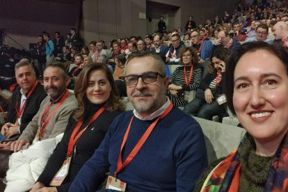 En el centro, Juan Antonio Lorenzo, líder del PSOE almeriense.