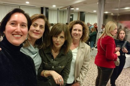 En la foto, entre otras concejalas socialistas de la capital y Garrucha.