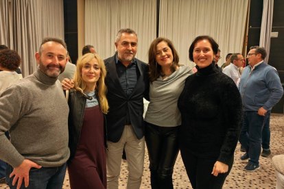 El líder provincial del PSOE, Juan A. Lorenzo, en el centro de la foto.