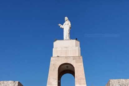 El Sagrado Corazón de Jesús mirando a Roquetas de Mar.