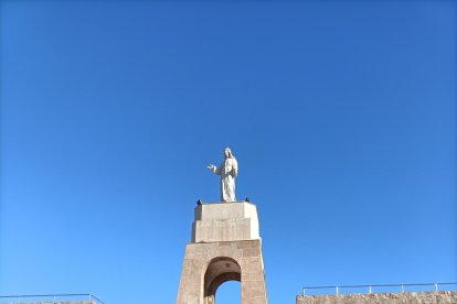 El Santo en la soleada de la mañana.