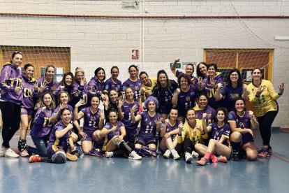 las jugadoras del Towanda celebrando los dos triunfos.