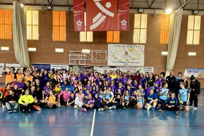 Todos los equipos en la pista.