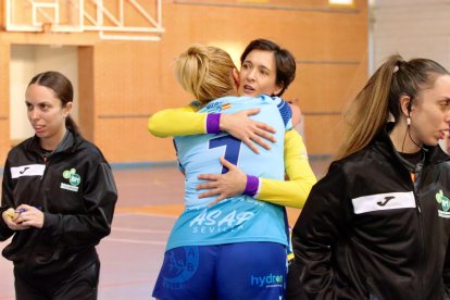 Deportividad entre compañeras.