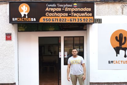 Nicolás Josué Rivero, propietario del restaurante familiar venezolano Bycactus58.