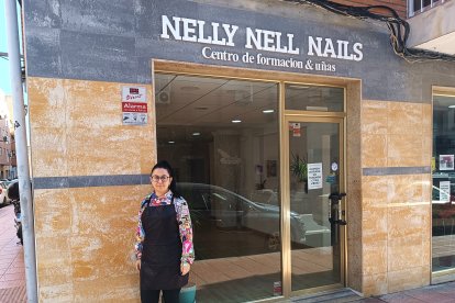 Neli Krasimorova Spasova, propietaria de la tienda de estética y belleza Nelly Nell Nails.
