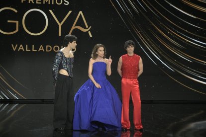 Los Javis y Ana Belén.
