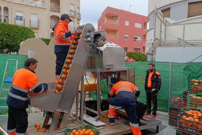 Trabajando duro para dar zumo a todo el mundo.