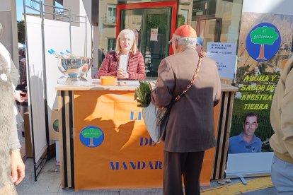 Interesándose por el licor de mandarina.