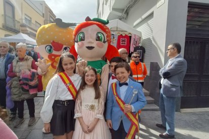Los príncipes y princesas junto a Gadorín y Gadorina.