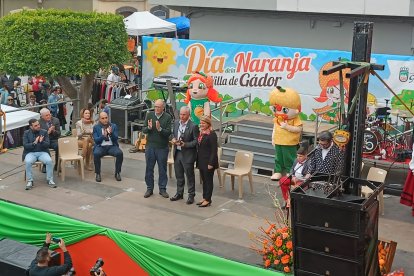 El Naranjero de Oro José Alonso Alcaraz con Lourdes Ramos y Eugenio Gonzálvez.