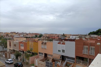 Dirección Puerto de Almería siempre con un ojo.