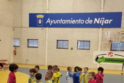 El saludo entre los equipos.