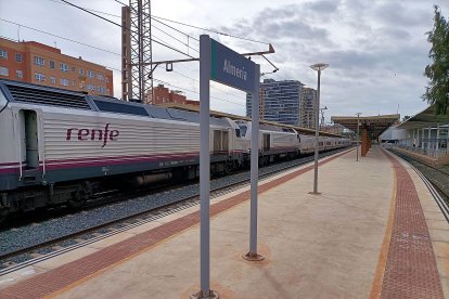 Son ocho coches disponibles para asientos de viajeros, uno de generador y otro cafetería.