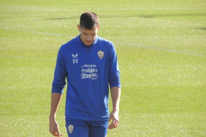 César Montes en el campo Anexo este lunes. 