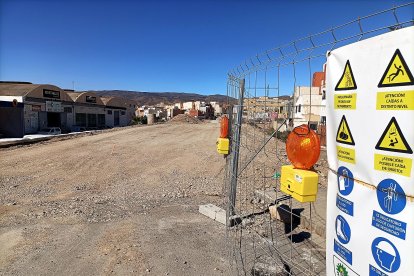 Desde la parte de las naves y la gasolinera a espaldas de El Romeral.