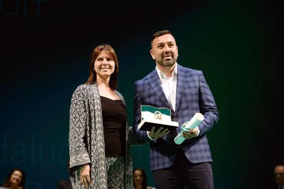 David García recoge la Bandera a la Proyección de la Provincia.