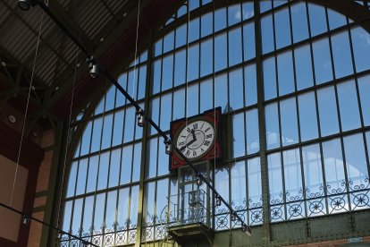 Las puertas de la antigua estación vuelven a abrirse.