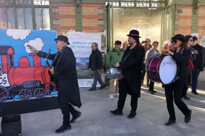 La mañana se animó con música.