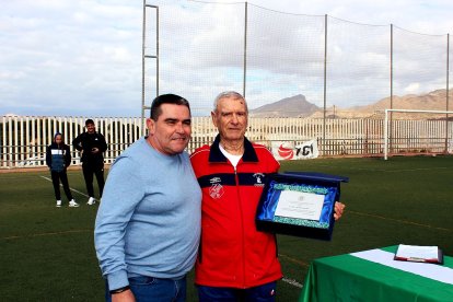 Junto al presidente de la AFVPA, Juan José Torres Caravaca.