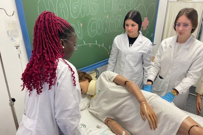 Desarrollo de las II Jornadas Mira la FP en el IES Santo Domingo.