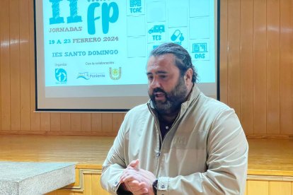 Desarrollo de las II Jornadas Mira la FP en el IES Santo Domingo.