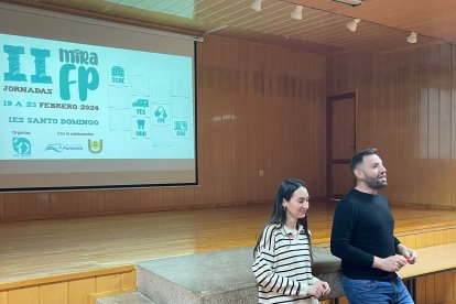 Desarrollo de las II Jornadas Mira la FP en el IES Santo Domingo.