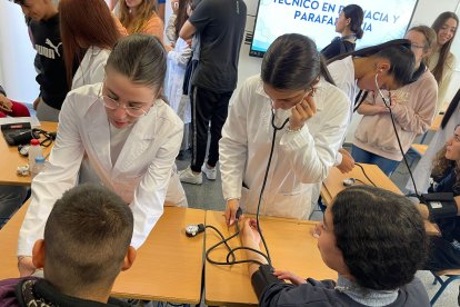 Desarrollo de las II Jornadas Mira la FP en el IES Santo Domingo.