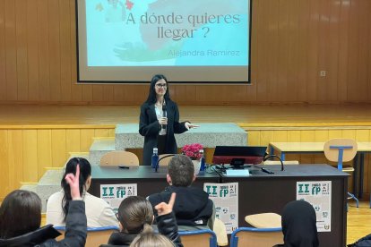 Desarrollo de las II Jornadas Mira la FP en el IES Santo Domingo.