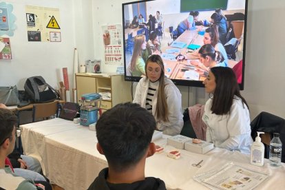 Desarrollo de las II Jornadas Mira la FP en el IES Santo Domingo.