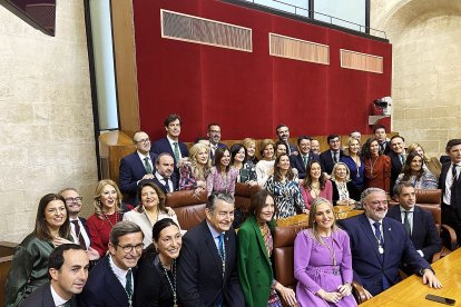 Consejeros y parlamentarios populares.