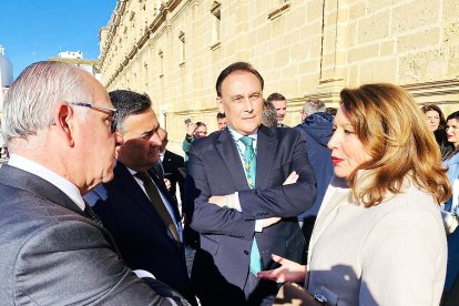 Consejeros, antes de comenzar los actos oficiales.