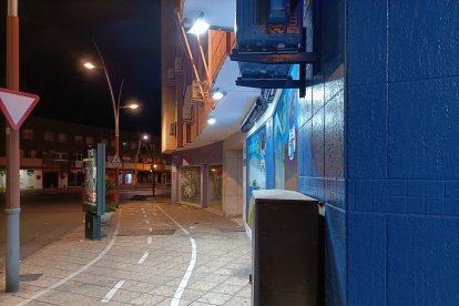 Ubicada junto a un Ambulatorio.
