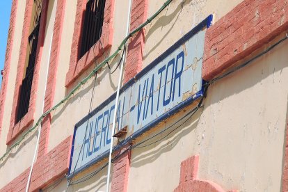 El letrero de toda la vida resiste el paso del tiempo.