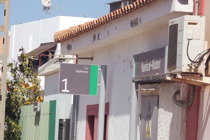 Señalización de vía uno y los despachos del gabinete de circulación.