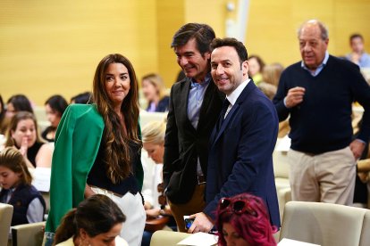 La artista Ingrid Haubrich, que fue una de las ponentes, junto a Ricardo Céspedes, gerente de LA VOZ. 