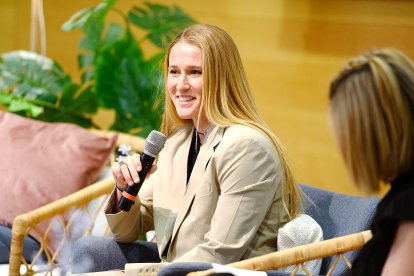Begoña Alday, licenciada en Ingeniería Náutica y formada en el Ejército, con solo 26 años, marino mercante más joven de la historia que ejerce como capitana de un buque en la Antártida. 