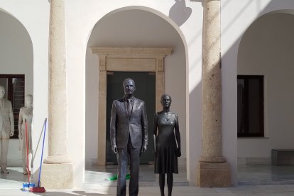 Así se verá a los Reyes, Felipe VI y Letizia, una vez que se atraviese la puerta de entrada del MUREC.