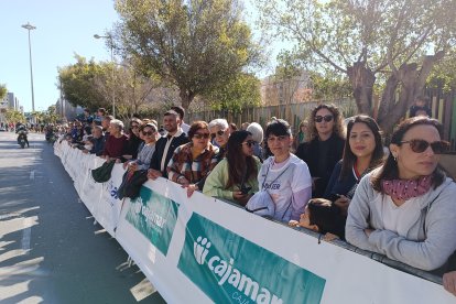 Público de la XI edición de la Carrera de la Mujer.