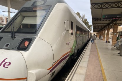 Tren Media Distancia Almería-Granada.