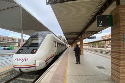 Tren Media Distancia Almería-Granada.
