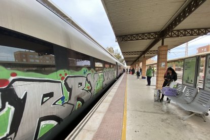 La estación de la capital se queda sin trenes.